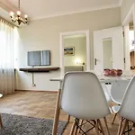 Smulikowskiego 9